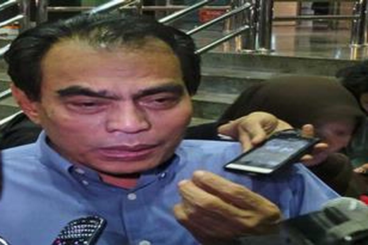 Anggota Komisi III DPR, Dasrul Djabbar, seusai diperiksa selama 10 jam di Komisi Pemberantasan Korupsi, Kamis (7/3/2013), terkait kasus dugaan korupsi simulator SIM di Korlantas Polri