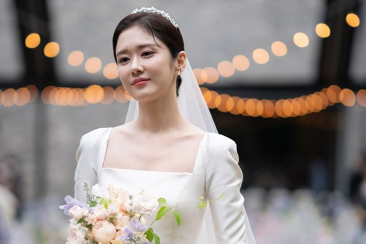 Aktris asal Korea Selatan Jang Na Ra pada hari pernikahannya.