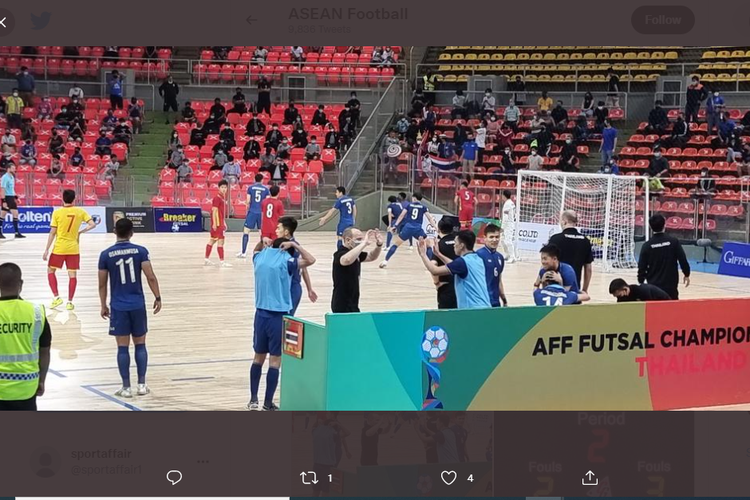 Tangkapan layar Twitter @AFFPresse yang menangkap perayaan di bench Thailand pada laga semifinal Piala AFF Futsal 2022 kontra Vietnam di Huamark Indoor Stadium, Bangkok, Thailand, Jumat (8/4/2022).