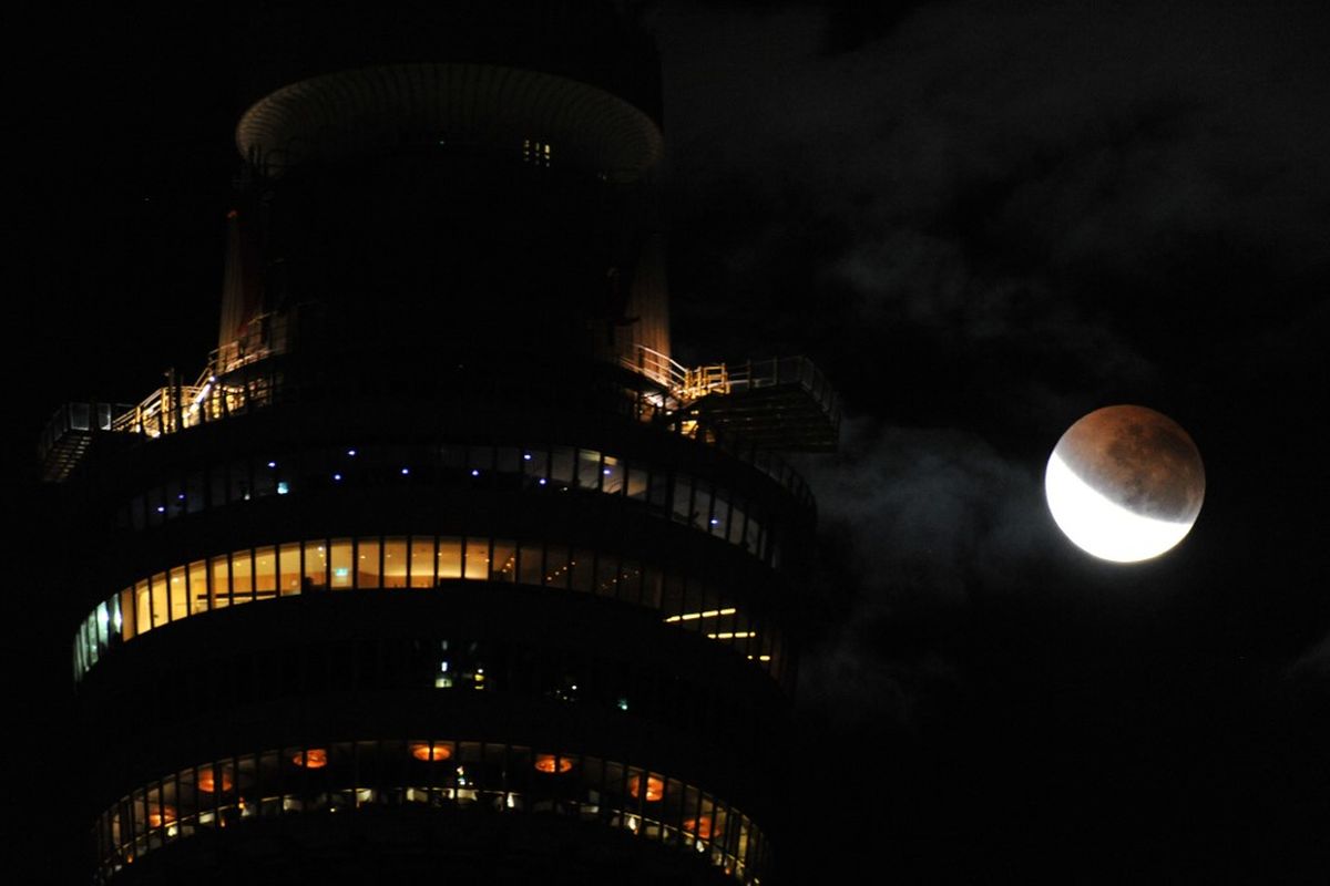 Gerhana bulan sebagian di Sydney, Australia pada 27 Juli 2018.