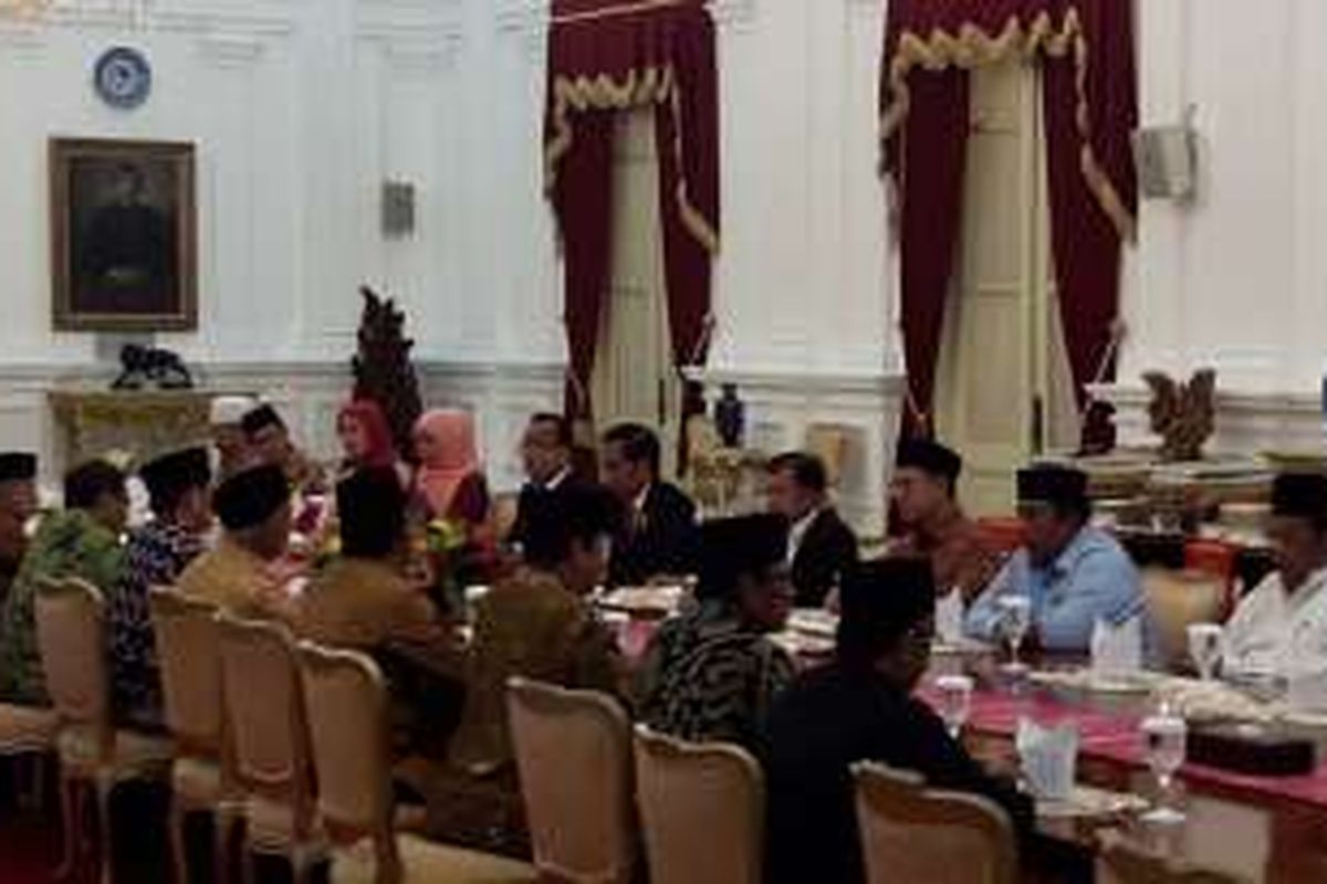 Presiden Joko Widodo dan Wakil Presiden Jusuf Kalla saat menerima pimpinan ormas Islam di Istana Merdeka, Jakarta pada Rabu (9/11/2016).
