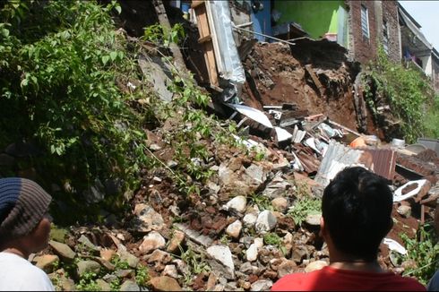 Hujan Deras dan Angin Kencang Guyur Kendal, 2 Rumah Longsor, 2 Rumah Lain Tertimpa Longsoran