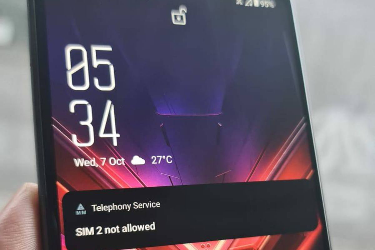 Notifikasi yang muncul ketika kartu SIM dimasukan ke slot SIM 2 ROG Phone 3