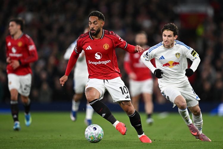 Michael Carrick Kecam Keputusan "Mengejutkan" Wasit Terkait Kartu Merah Lisandro Martinez