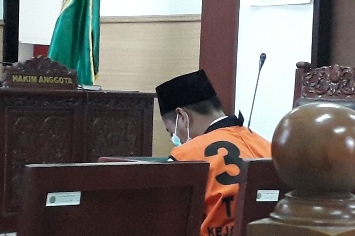 FF (17) pelaku utama dalam tawuran antara SMK Biphuri Tangerang dan SMK Sasmita Jaya 1 menjalani sidang putusan di Pengadilan Negeri Tangerang pada Senin (10/9/2018). 