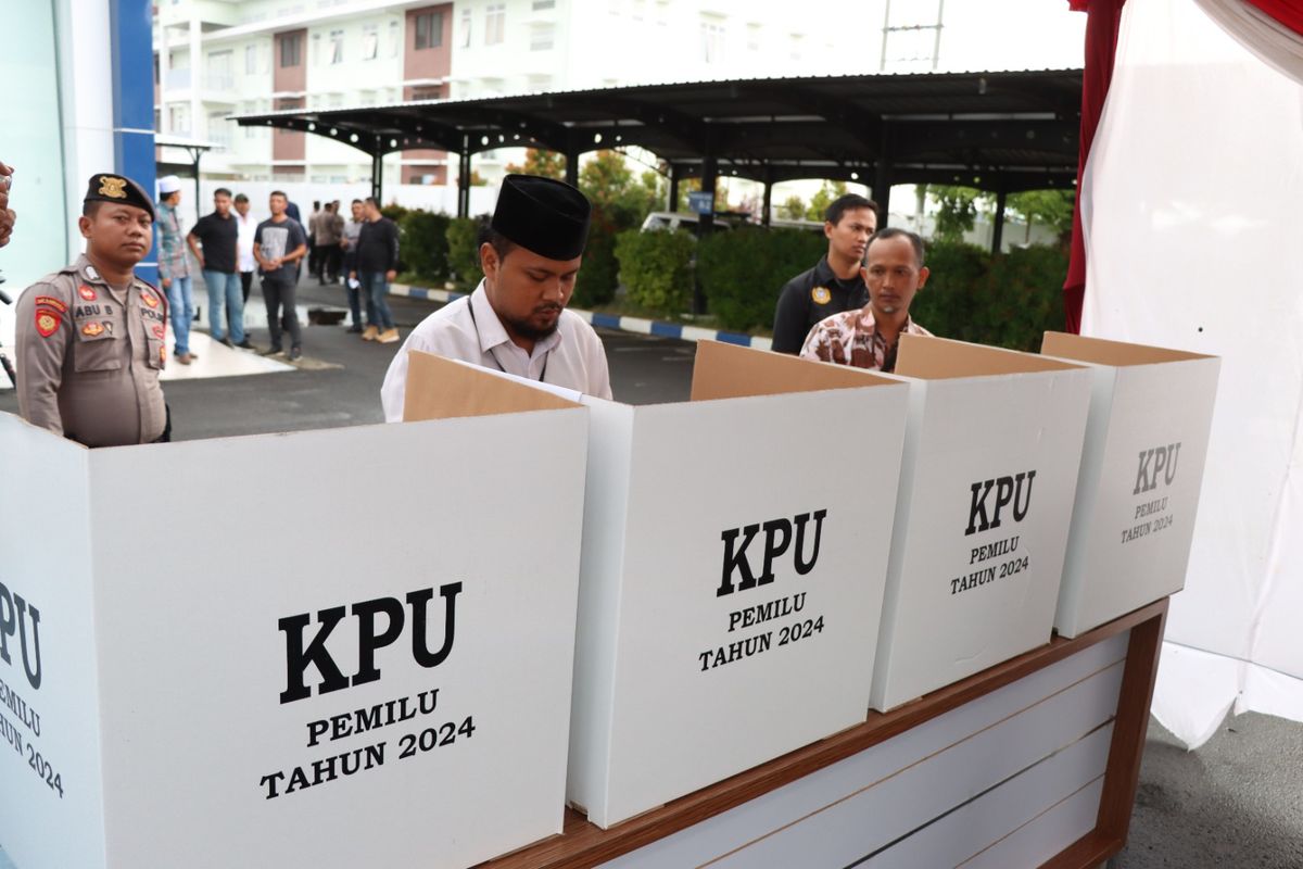 Simulasi pemungutan suara di Sumenep. 