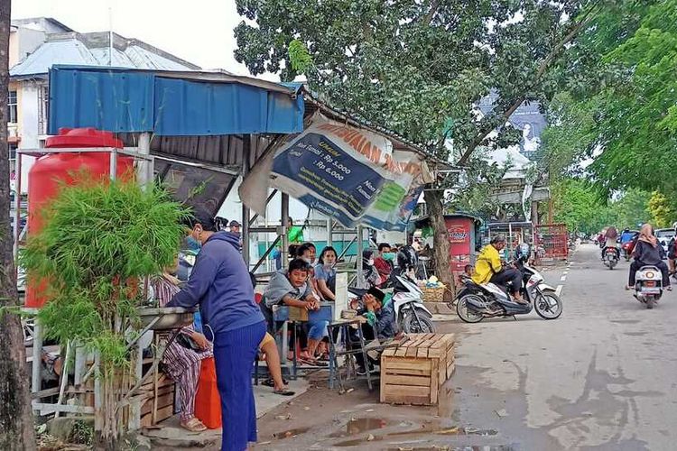 Sari, warga Tiban, Kecamatan Sekupang, Batam, Kepulauan Riau (Kepri) mengaku kecewa dengan prilaku oknum petugas Dinas Perhubungan (Dishub) Batam yang telah melakukan pengutan liar (Pungli) terhadap fasilitas umum yang ada di kawasan Jodoh, Senin (16/5/2022).