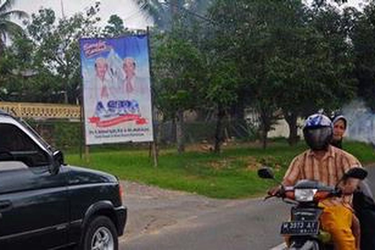 Memasuki masa tenang pelaksanaan pemungutan suara Pemilihan Bupati dan Wakil Bupati Pamekasan, sejumlah baliho pasangan calon masih bebas bertebaran dan tidak ditertibkan.