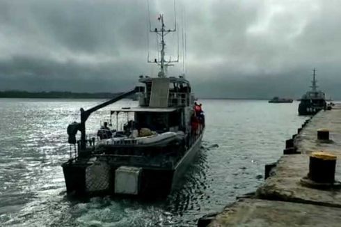 KRI Layaran dan Kapal Polairud Dikerahkan Cari 25 ABK KM Hentri yang Hilang di Perairan Maluku