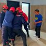 Diduga Depresi, Seorang Pria Dievakuasi Damkar Usai Mengurung Diri di Kamar Mandi Graha Wartawan Bogor