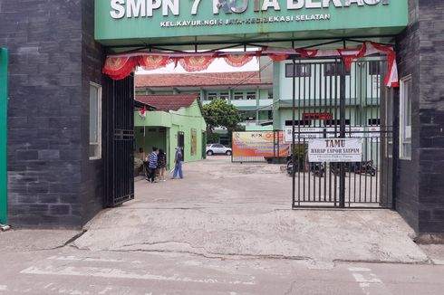 Kadisdik Klaim Sekolah Tatap Muka Hari Pertama di Bekasi Berjalan Lancar