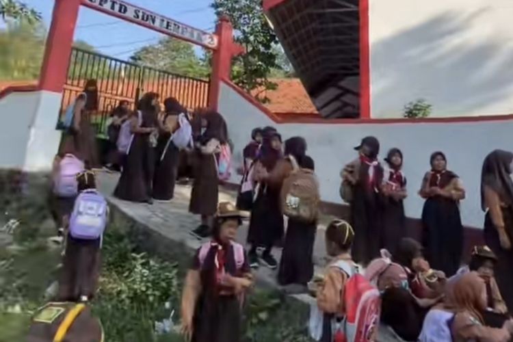 Sengketa Lahan, 226 Siswa SDN Lerpak 2 Bangkalan Belajar di Rumah Warga