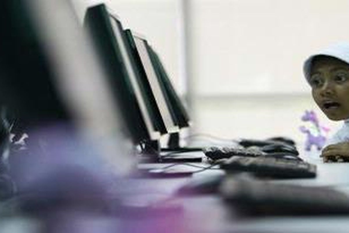 Ilustrasi: Melalui pendaftaran online, calon peserta dapat memilih lokasi ujian sesuai dengan yang diinginkan. Periode pendaftaran di Bank BNI sudah sejak 22 Februari 2010 lalu dan berakhir sampai 19 Mei 2010 mendatang.