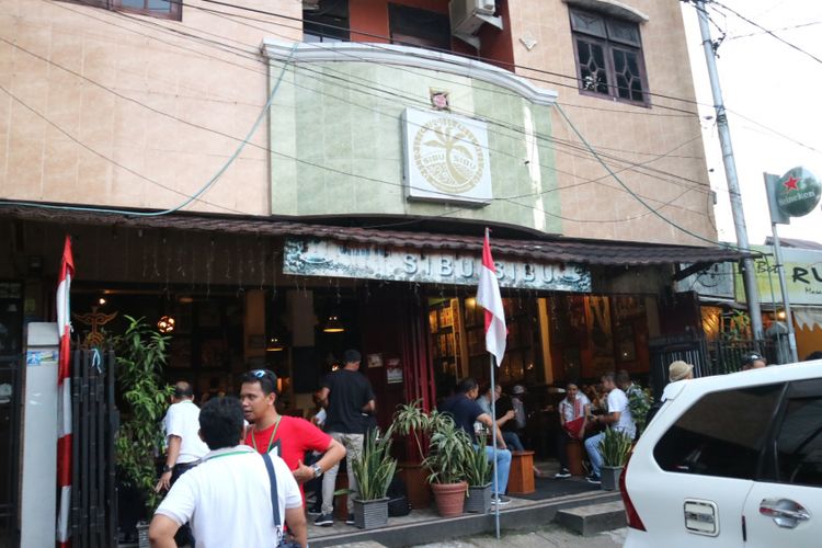 Kalah satu kedai di kawasan Jalan Said Perintah, Kota Ambon yang jadi tempat kumpulan kedai kopi di Ambon. 
