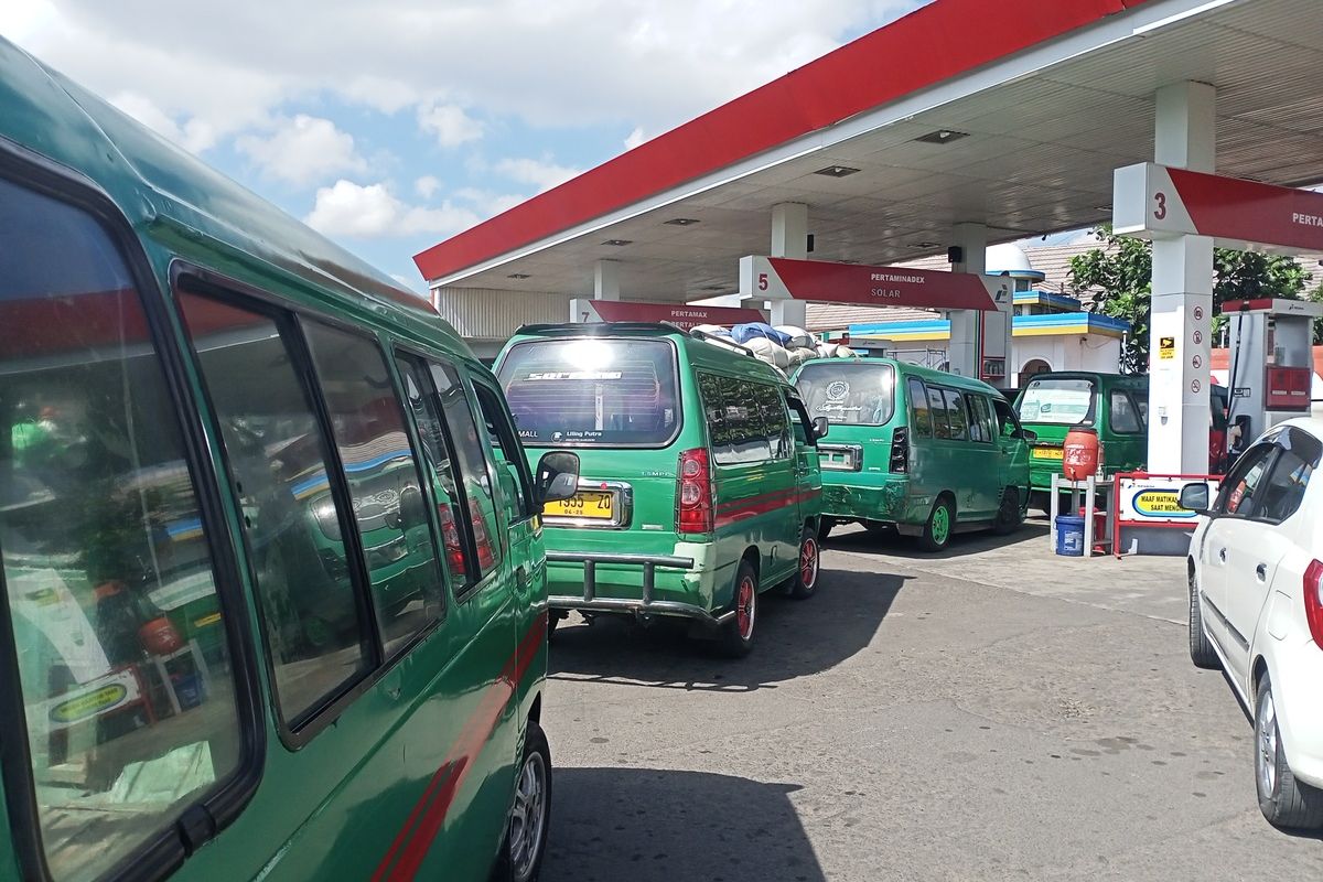 Penggunaan Aplikasi Mypertamina untuk membeli Bahan Bakar Minyak (BBM) jenis Pertalite dan Solar bersubsidi dikeluhkan supir angkot di Kabupaten Bandung, Jawa Barat.