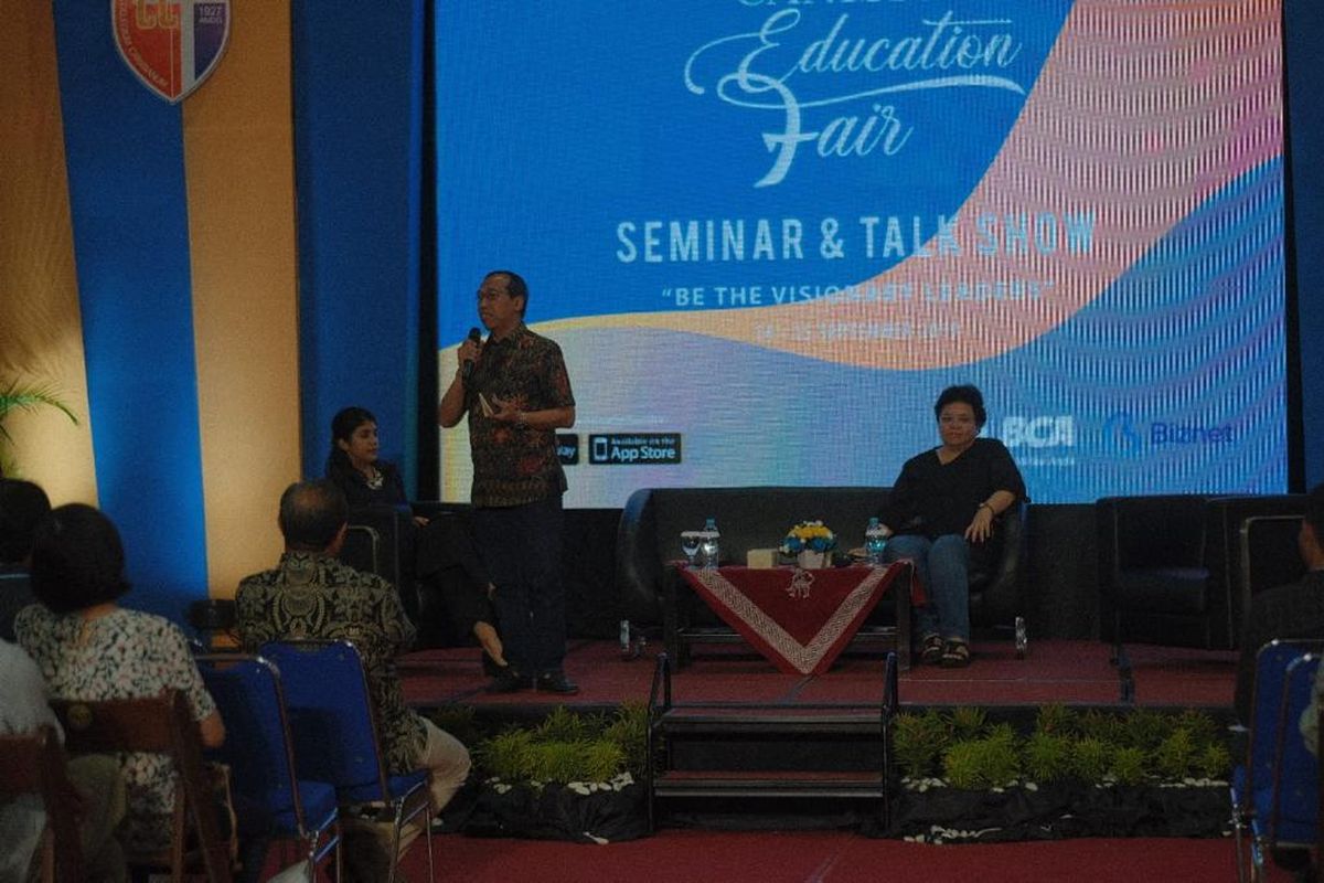 Seminar Pendidikan menghadirkan Firdaus Alamsjah, PhD dari Universitas Binus dan Elisabeth Rukmini, PhD Wakil Rektor IV Unika Atmajaya.