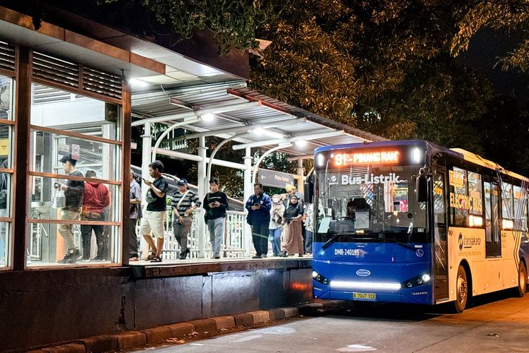 Ilustrasi bus listrik DAMRI.