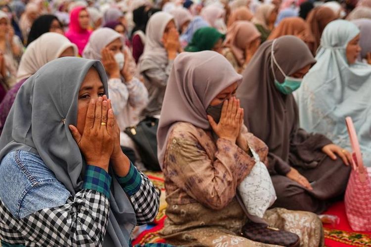 Warga Palembang Gelar Sholat Istisqa di Griya Agung, Ini Tata Caranya