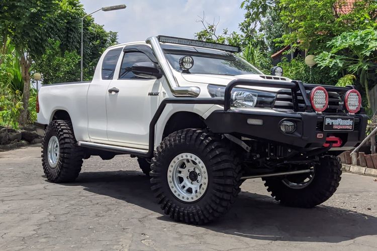 Toyota Hilux Mega Cabin hasil modifikasi ProRock Engineering Jakarta