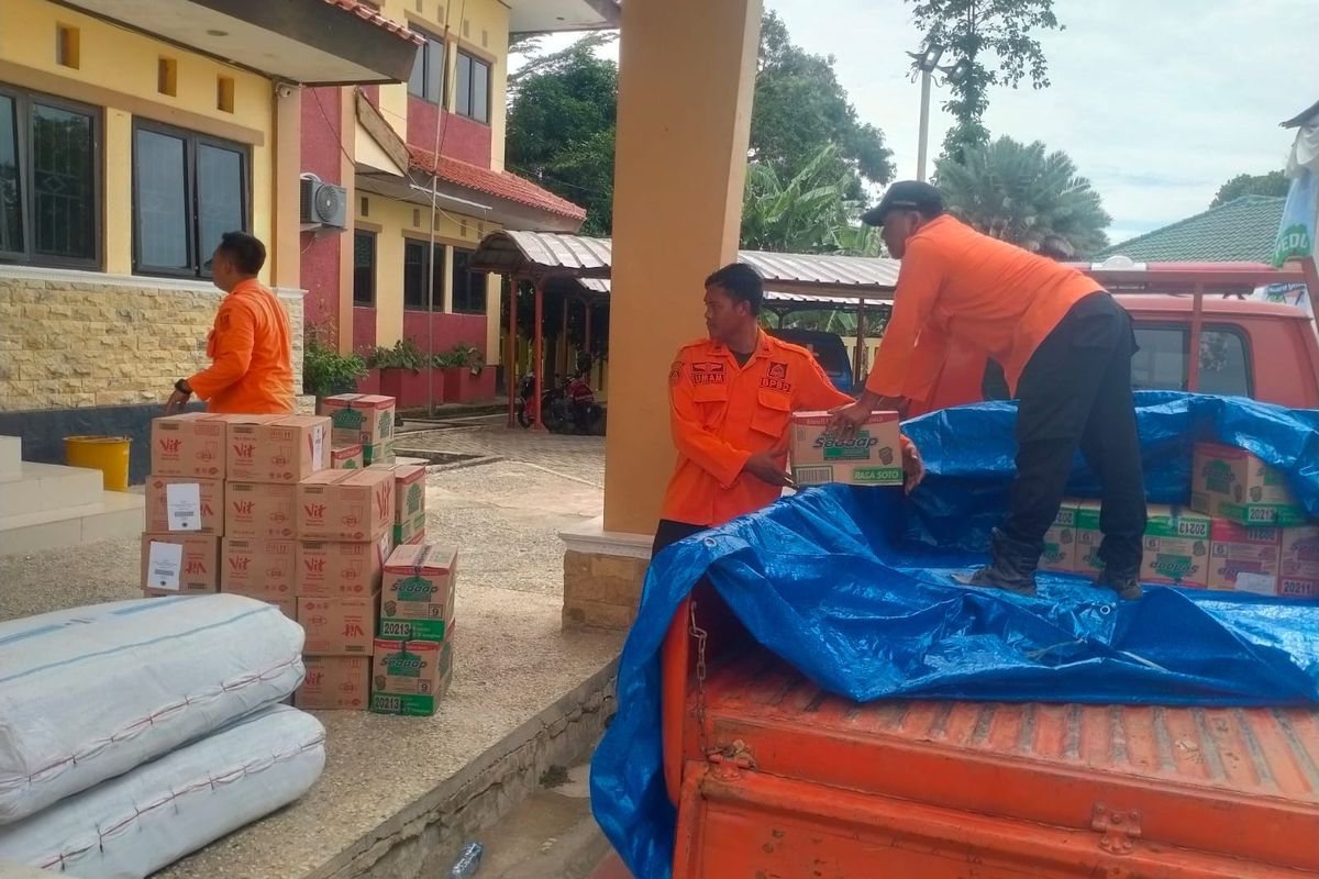 BPBD Salurkan Bantuan Kebutuhan Mendesak ke Wilayah Terdampak Banjir Rob Bekasi