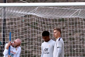 Latihan Pertama Timnas Perancis bersama Zidane, Kiper Como Takjub