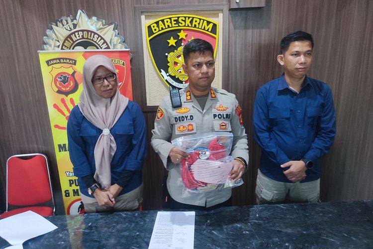 Wakapolresta Cirebon AKBP Dedy Darmawansyah, bersama jajaran menggelar ungkap kasus pelecehan seksual yang dilakukan supir truk muatan kepada penyandang disabilitas, di Mapolresta Cirebon, Selasa (21/2/2023)