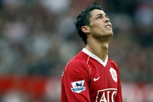 Momen Saat Cristiano Ronaldo Diajari Main Bola oleh Bek-bek AC Milan