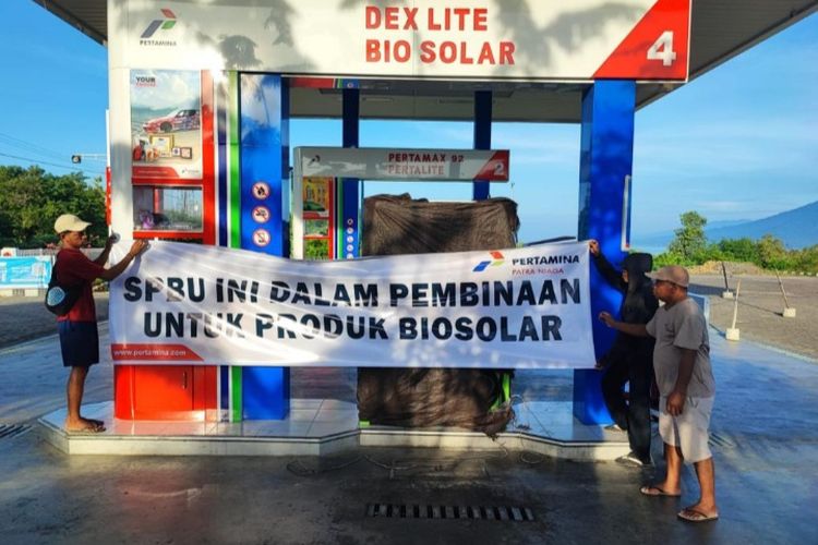 Foto: Stasiun Pengisian Bahan Bakar Umum (SPBU) Kompak di Nubatukan, Kabupaten Lembata, Nusa Tenggara Timur (NTT) mendapat sanksi pencabutan alokasi solar Jenis Bahan Bakar Minyak Tertentu (JBT) dari PT. Pertamina.