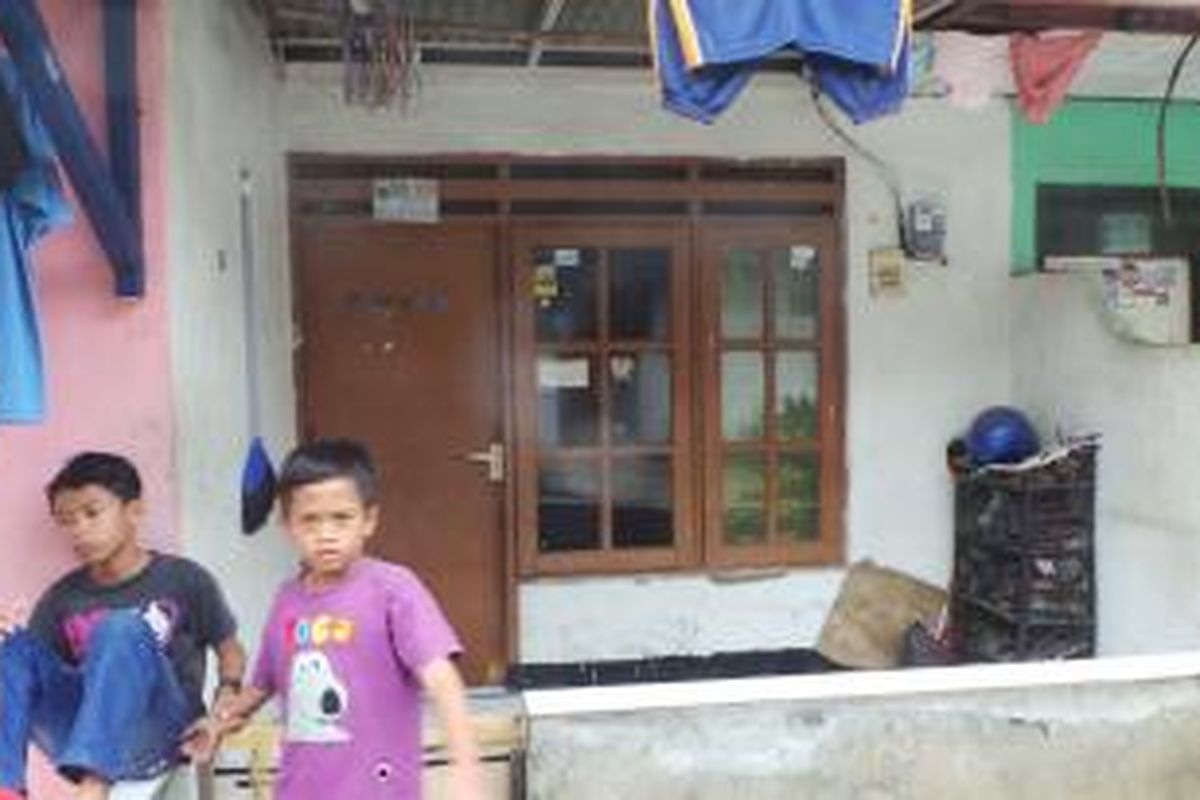 Rumah kontrakan Kasnia, ibu asuh Sarjono, bocah berusia sembilam tahun yang keliling Jakarta mencari ibunya sela satu bulan. Jumat (28/6/2014).