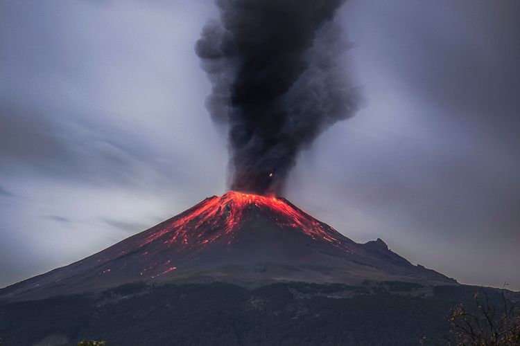 Gunung Anak Krakatau Kembali Erupsi, Adakah Potensi Tsunami seperti 2018?