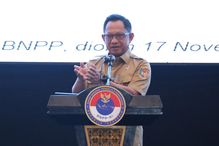 Menteri Dalam Negeri (Mendagri) sekaligus Kepala Badan Nasional Pengelola Perbatasan (BNPP) Muhammad Tito Karnavian saat memberikan arahan pada Rapat Koordinasi Perencanaan dan Pengendalian (Rakorendal) Pengelolaan Batas Wilayah Negara dan Kawasan Perbatasan Tahun 2025 di Hotel Aston Sentul Lake, Bogor, Jawa Barat, Selasa (18/11/2025).