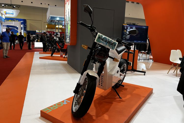 Kupprum, merek motor listrik pendatang baru asal Surabaya, Jawa Timur, ikut serta meramaikan pameran Indonesia Motorcycle Show (IMOS) 2025.