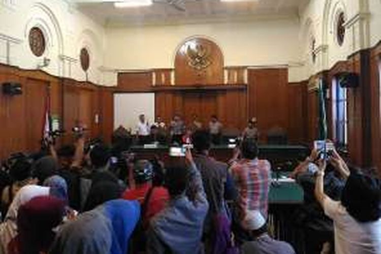 Sidang perdana praperadilan kasus Dahlan Iskan di PN Surabaya, Kamis (17/11/2016)