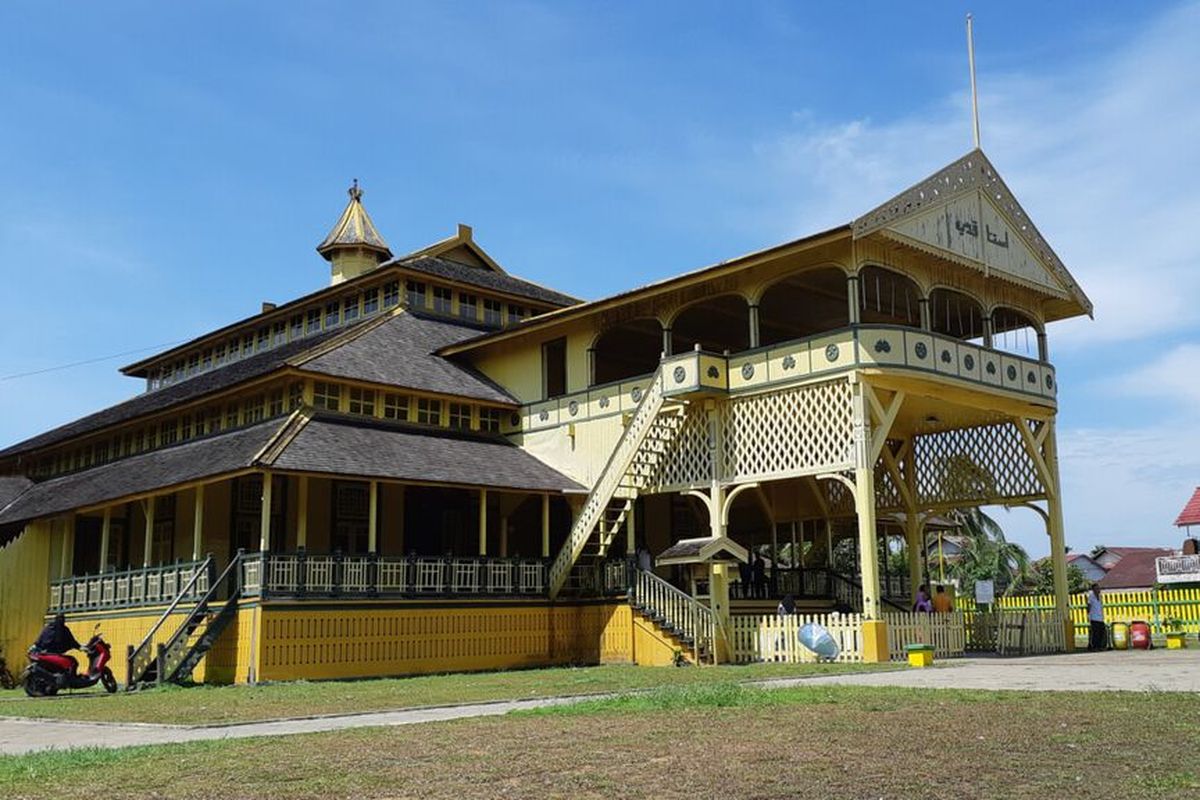 Istana Kadriah peninggalan Kesultanan Pontianak.