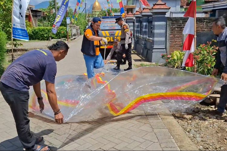 Balon Udara Disertai Petasan Meledak di Tulungagung, Rumah Warga Rusak