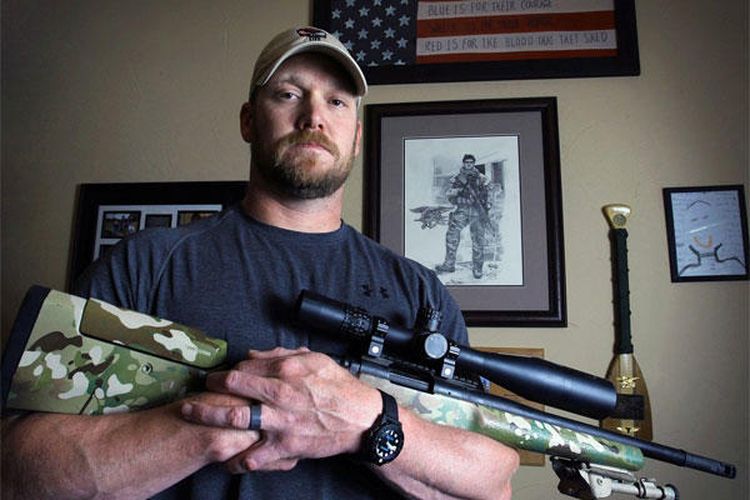 Chris Kyle sniper legendaris Amerika yang aksinya diangkat ke film American Sniper.