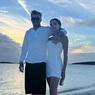 Victoria Beckham Berbalut Mini Dress Putih untuk Ultah Sang Suami