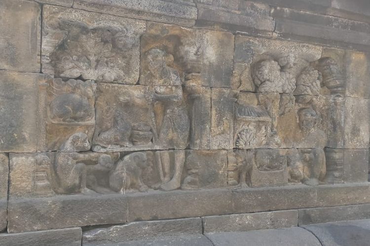 Salah satu relief di Candi Borobudur. 