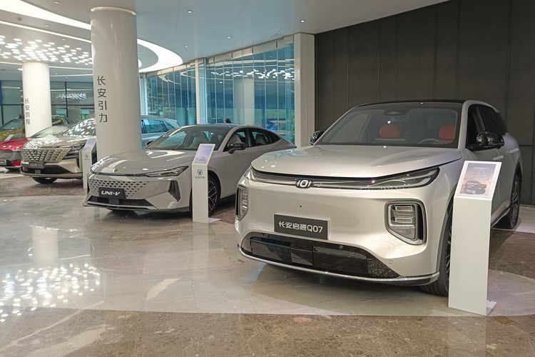 Berbagai mobil Changan di pusat riset dan pengembangan CHongqing