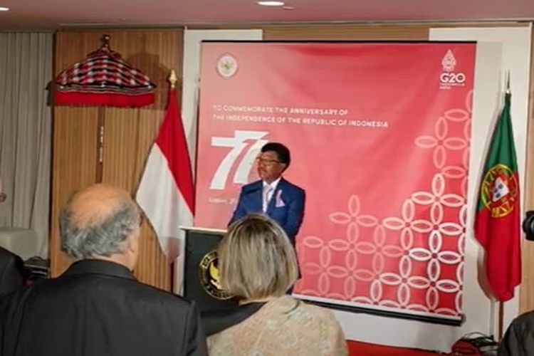 Menteri Komunikasi dan Informatika Johnny G Plate saat memberikan sambutan dalam acara HUT ke-77 Kemerdekaan Republik Indonesia di Lisbon, Portugal, Jumat (23/9/2022)/ 