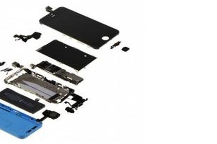 Komponen internal iPhone 5C yang dianalisa IHS