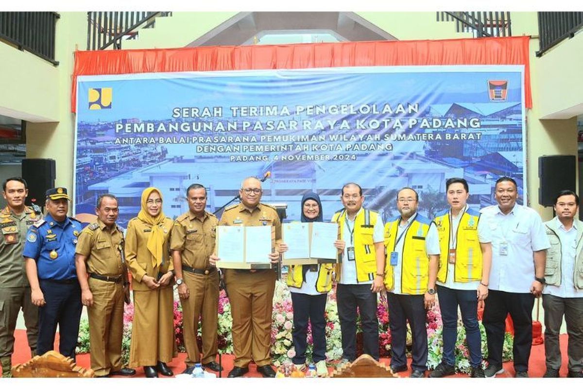 Acara serah terima dihadiri oleh Kepala BPPW Sumbar, Pj Wali Kota Padang, Direktur PT APG, Direktur PT Deta Decon, serta sejumlah perwakilan pedagang dan para pimpinan OPD terkait di lingkup Pemko Padang. 