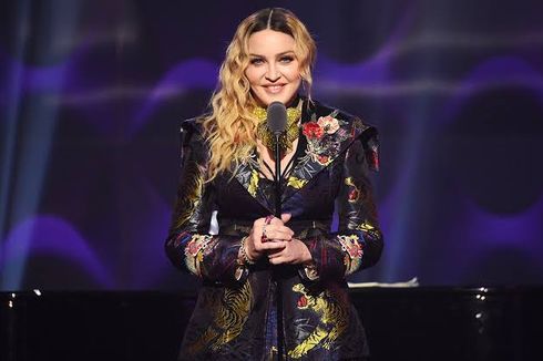Lirik dan Chord Lagu Dress You Up dari Madonna