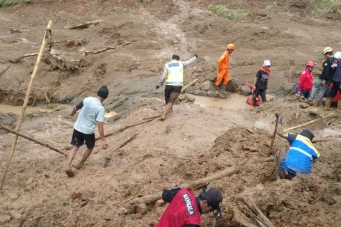 Banjir Bandang Bandung Barat, 25 Rumah Tertimbun Longsor dan Ratusan Warga Diungsikan