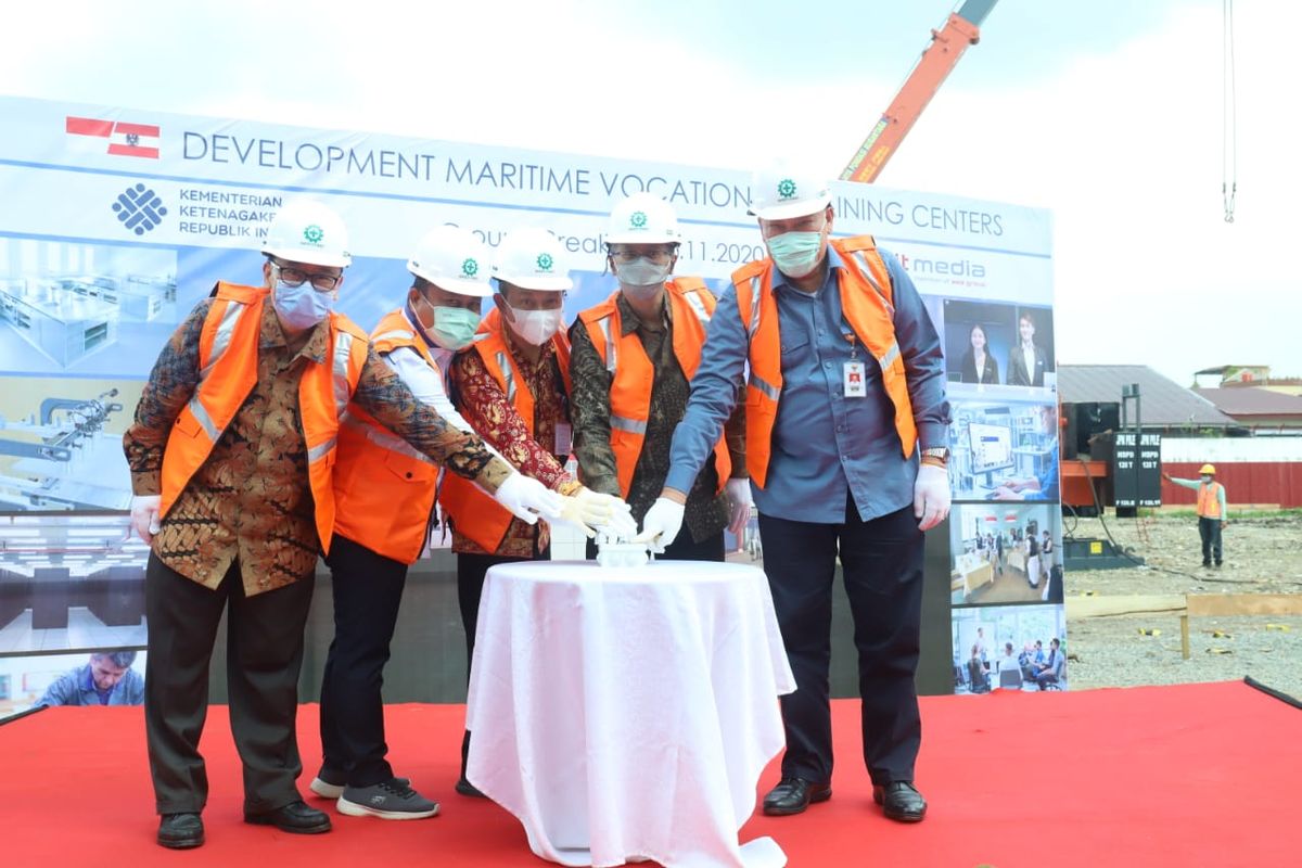 Dirjen Binalattas Kemnaker, Budi Hartawan beserta jajarannya dalam kegiatan pengembangan BLK Maritim, BBPLK Medan melalui pembiayaan PHLN Austria di BBPLK Medan, Rabu, (11/11/2020).