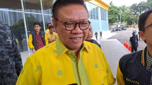 Agung Laksono Sebut Golkar Tak Bisa Larang Ridwan Kamil Jadi Cawapres Ganjar