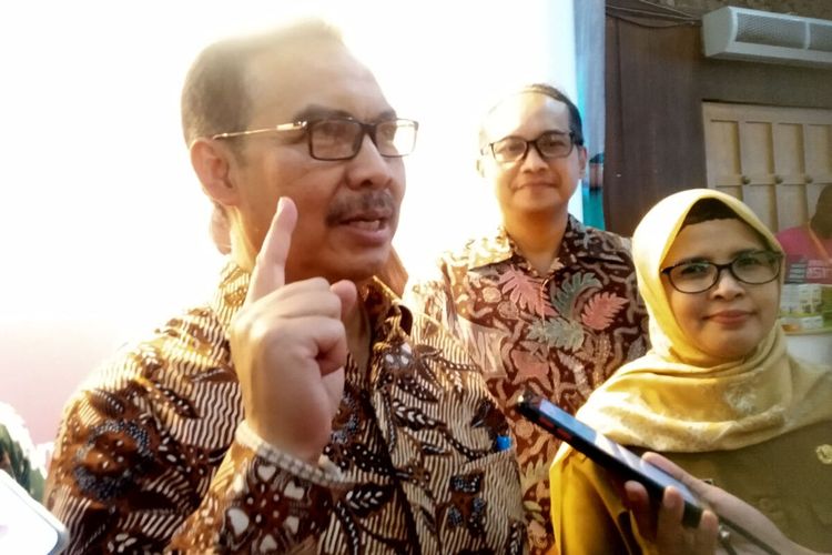 Kepala Badan Koordinasi Keluarga Berencana Nasional Hasto Wardoyo menjawab pertanyaan pers di Blitar, Selasa (22/8/2023)