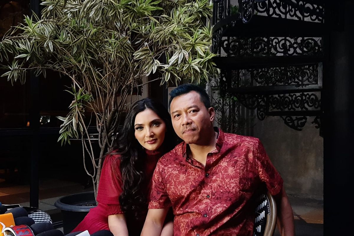 Anang Hermansyah dan Ashanty saat ditemui usia syuting klip videp Luar Biasa di kawasan Gunawarman, Jakarta Selatan, Jumat (15/11/2019).