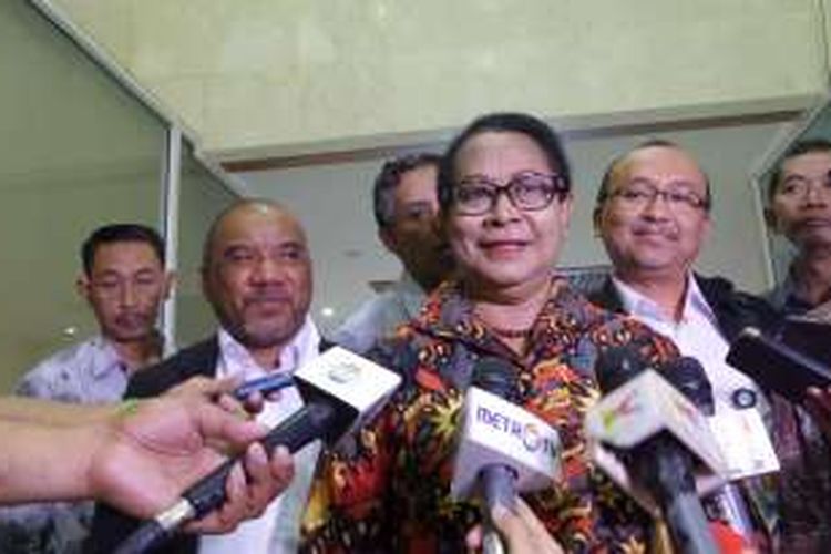 Menteri Pemberdayaan Perempuan dan Perlindungan Anak (PPPA) Yohana Yembise di Kompleks Parlemen, Senayan, Jakarta, Selasa (26/7/2016).