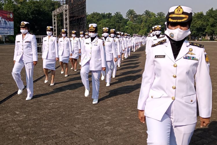 Korps Wanita TNI Angkatan Laut (Kowal) dalam perayaan HUT ke-59 di Mabesal, Jakarta, Rabu (5/1/2022).